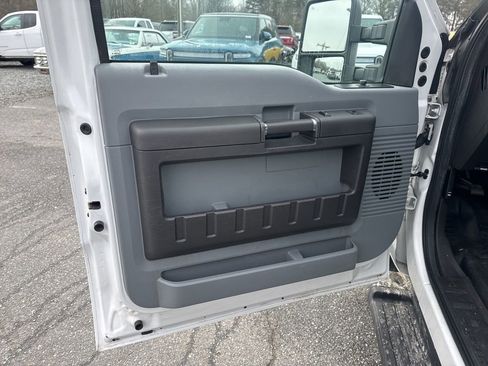 Used 2016 Ford F250 XL w/ Power Equipment Group image 18