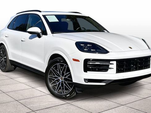Used 2024 Porsche Cayenne image 2