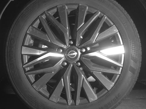 Used 2025 Nissan Altima 2.5 SV FWD image 12
