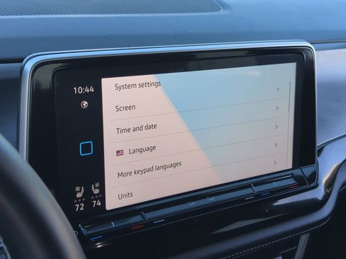 Certified 2024 Volkswagen Atlas Cross Sport SE image 26