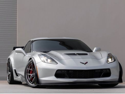 Used 2016 Chevrolet Corvette Z06 w/ 3LZ Preferred Equipment Group RWD image 2