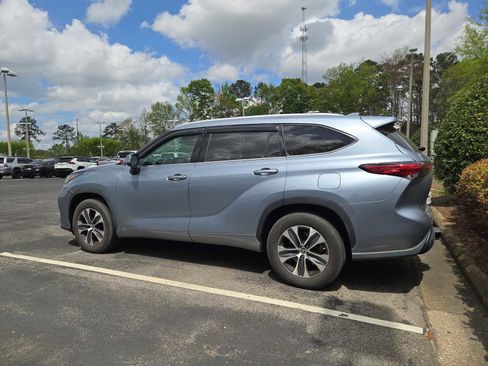 Used 2022 Toyota Highlander XLE image 4