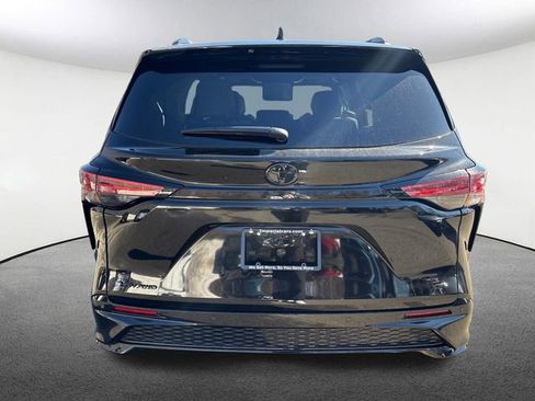 New 2026 Toyota Sienna XSE image 10