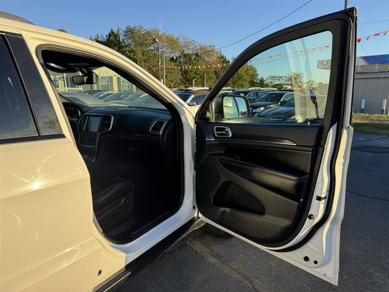 Used 2017 Jeep Grand Cherokee Trailhawk AWD/4WD image 15