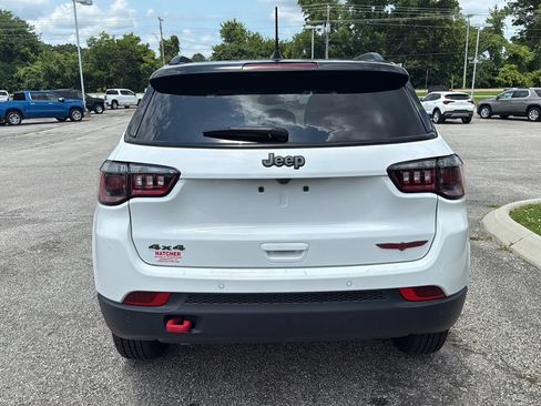 Used 2025 Jeep Compass Trailhawk AWD/4WD image 4