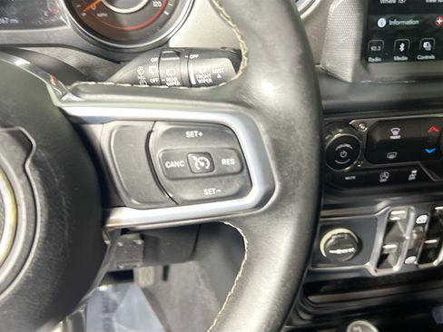 Used 2019 Jeep Wrangler Unlimited Sahara w/ Uconnect 4C Nav & Sound Group AWD/4WD image 20