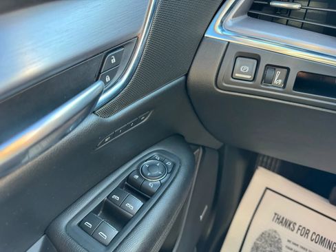 Used 2017 Cadillac XT5 Luxury image 24