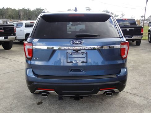 Used 2018 Ford Explorer XLT image 4
