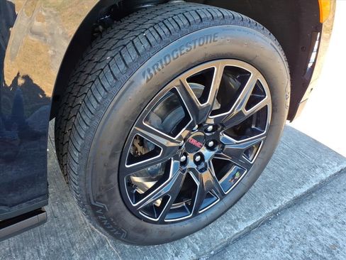 Used 2024 GMC Yukon Denali Ultimate image 9