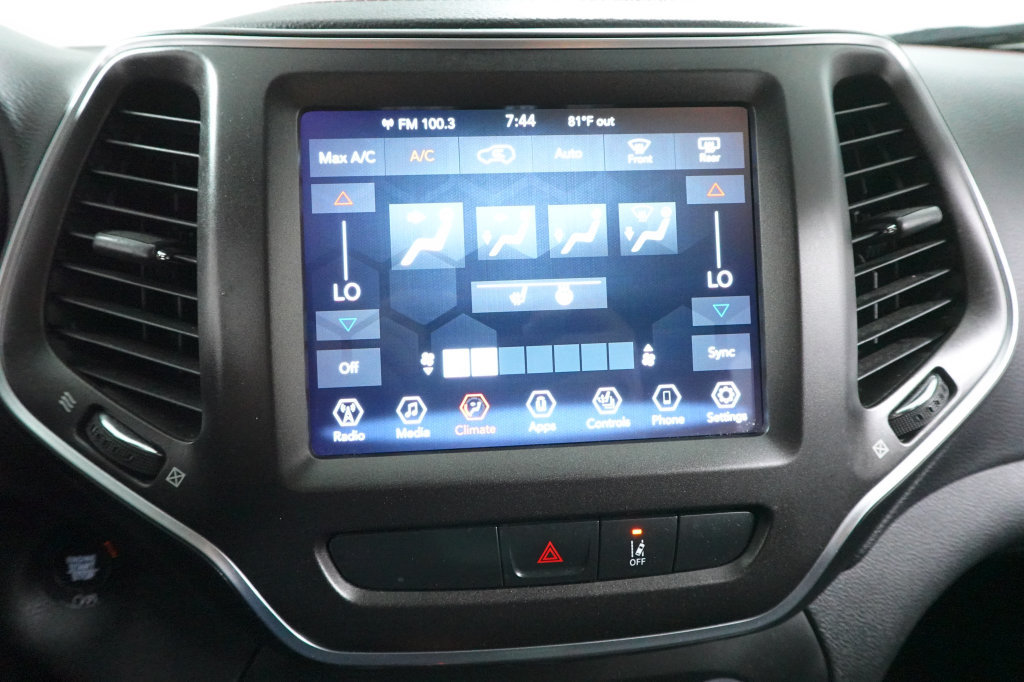 Used 2022 Jeep Cherokee Trailhawk AWD/4WD image 17