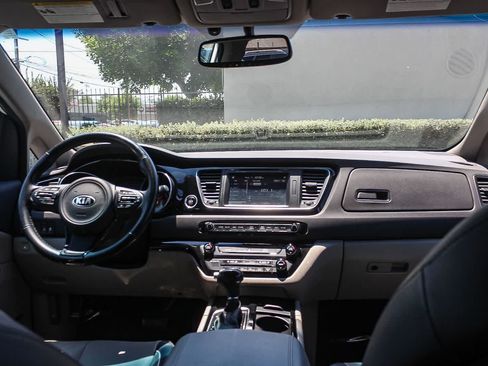 Used 2015 Kia Sedona SX FWD image 16
