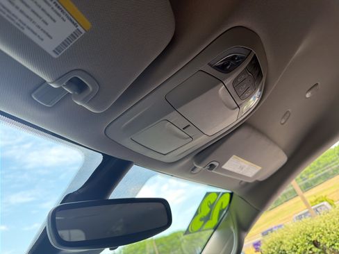 Used 2023 Chrysler Pacifica Touring-L FWD image 29