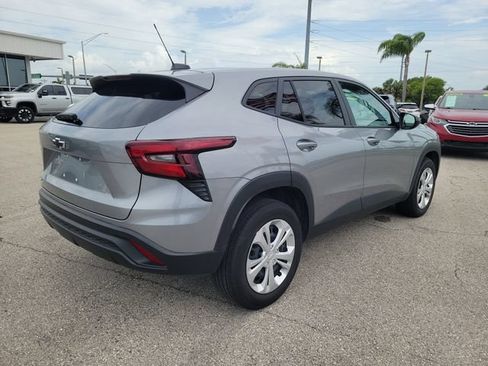 Used 2026 Chevrolet Trax LS FWD image 4