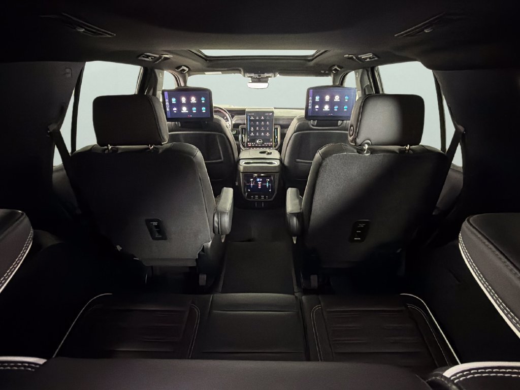 Used 2025 GMC Yukon AT4 Ultimate AWD/4WD image 34