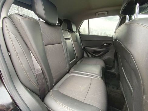 Used 2022 Chevrolet Trax LT w/ LT Convenience Package image 24