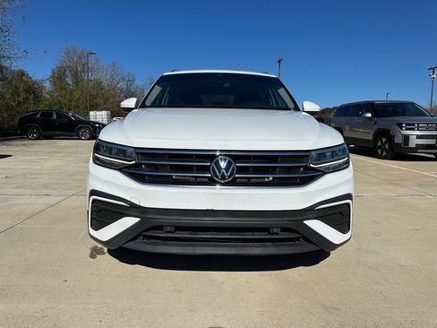 Used 2022 Volkswagen Tiguan SE image 2