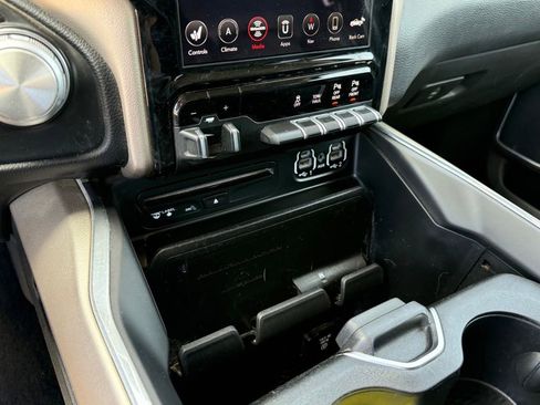 Used 2019 RAM 1500 Laramie AWD/4WD image 23