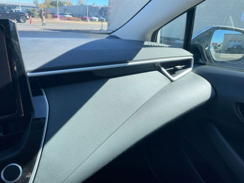 Used 2025 Toyota Corolla LE image 35