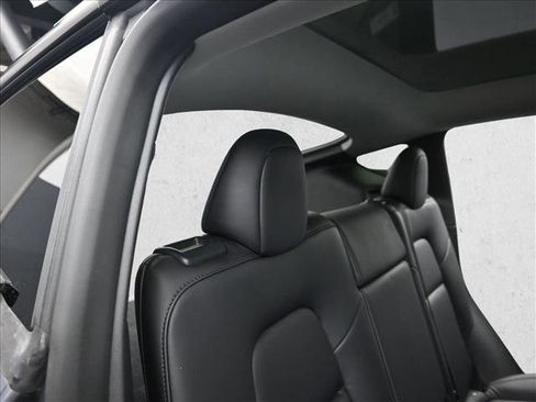 Used 2021 Tesla Model Y Long Range image 22