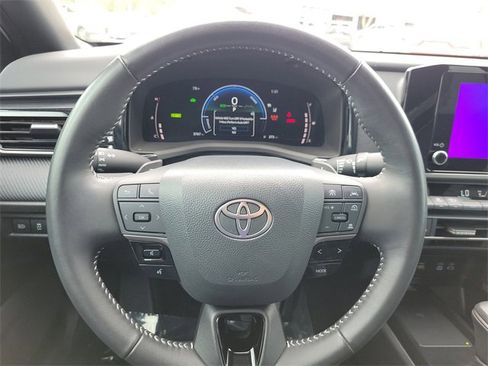 Used 2025 Toyota Camry SE image 14