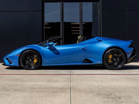 Used 2020 Lamborghini Huracan EVO image 10