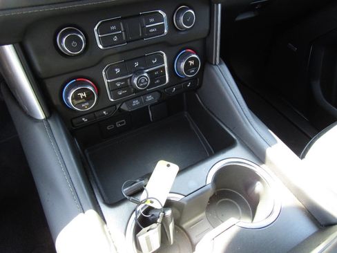 Used 2024 Chevrolet Tahoe LT AWD/4WD image 17