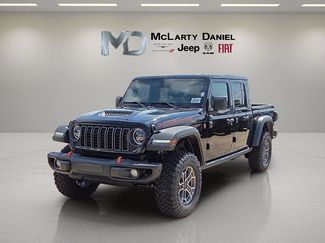 New 2025 Jeep Gladiator Mojave w/ Steel Bumper Group AWD/4WD video 2