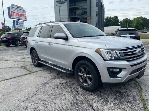 Used 2019 Ford Expedition XLT w/ Equipment Group 202A AWD/4WD image 6