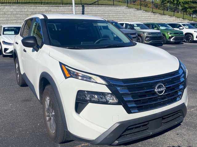Used 2025 Nissan Rogue S AWD/4WD image 8