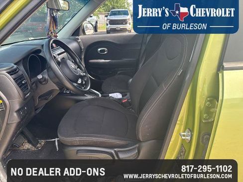 Used 2018 Kia Soul w/ Convenience Package FWD image 9