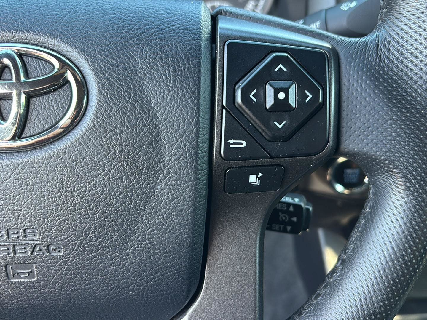 Used 2017 Toyota Tacoma TRD Sport w/ Premium & Technology Package AWD/4WD image 33