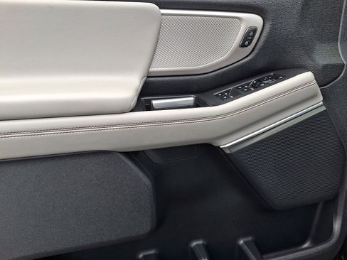 Used 2025 Ford Expedition Active image 13