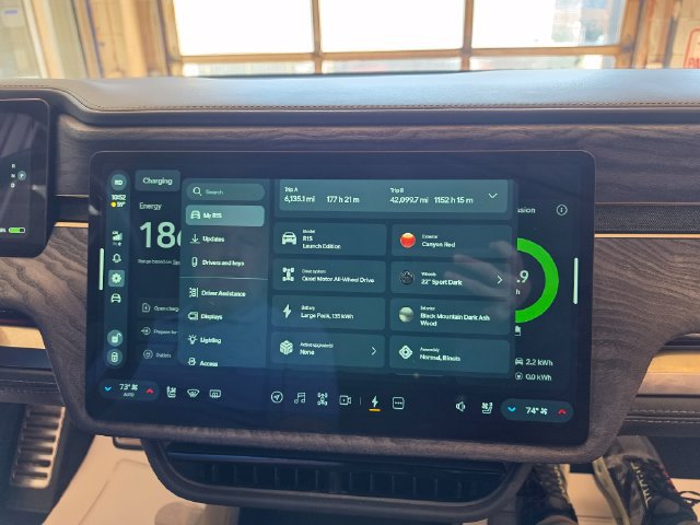 Used 2022 Rivian R1S Launch Edition Quad AWD/4WD image 4