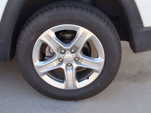 Used 2024 Jeep Compass Latitude AWD/4WD image 26