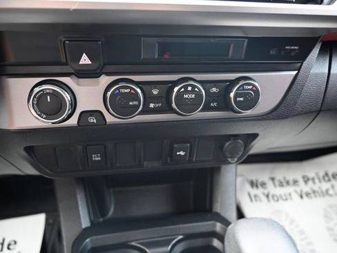 Used 2022 Toyota Tacoma SR5 AWD/4WD image 19