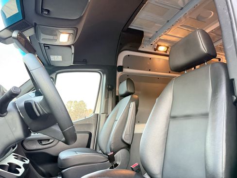 Used 2025 Mercedes-Benz Sprinter 2500 image 22