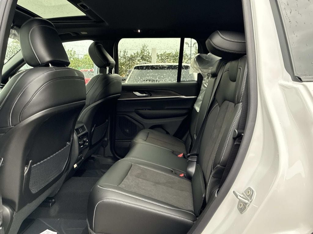New 2026 Jeep Grand Cherokee Altitude AWD/4WD image 6