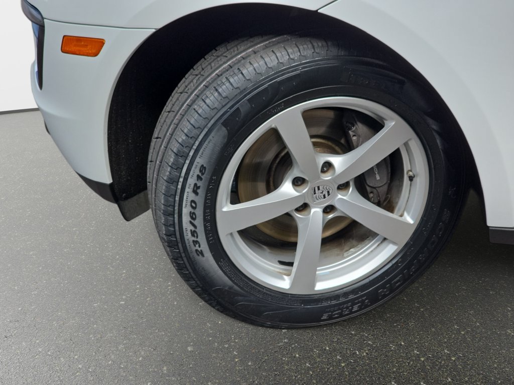 Used 2018 Porsche Macan AWD/4WD image 35