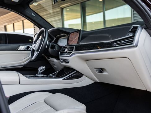 Used 2021 BMW X7 M50i w/ Executive Package image 39