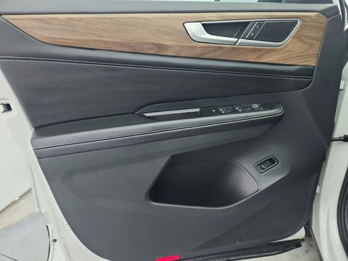 Used 2024 Volkswagen Atlas SE image 27