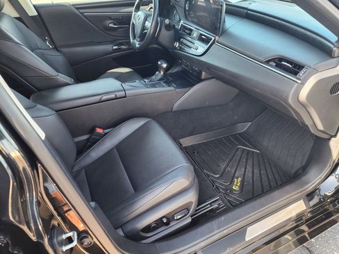 Used 2022 Lexus ES 300h w/ Premium Package image 13