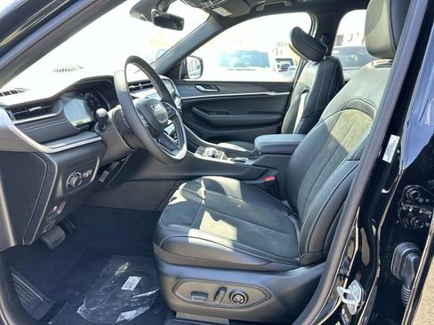 New 2026 Jeep Grand Cherokee L 4WD image 9