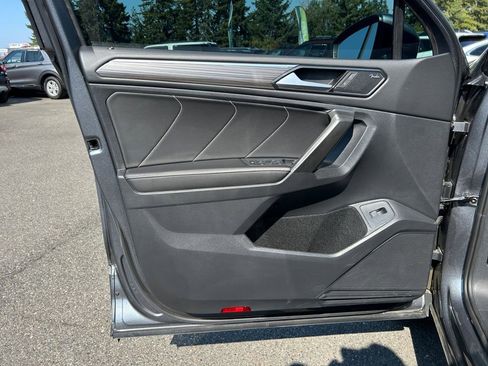 Used 2022 Volkswagen Tiguan SEL R-Line image 22