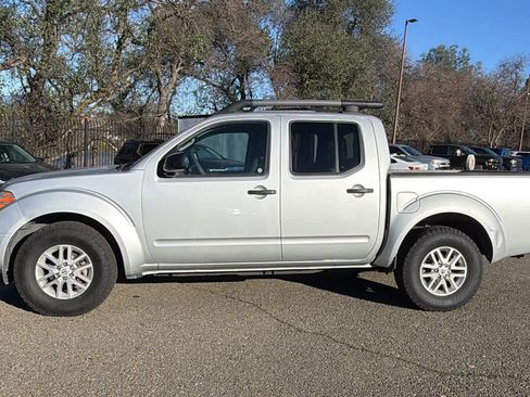 Used 2014 Nissan Frontier SV image 8