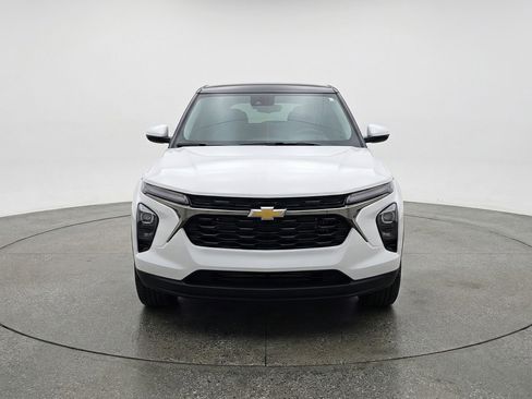 Used 2025 Chevrolet TrailBlazer LT image 2