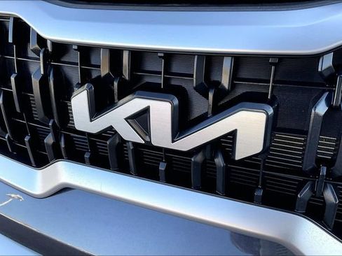Used 2025 Kia Telluride LX FWD image 31