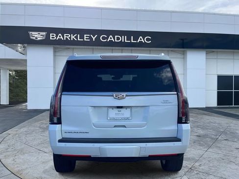Used 2017 Cadillac Escalade Platinum AWD/4WD image 4