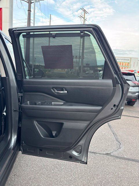 Certified 2023 Nissan Pathfinder Platinum AWD/4WD image 26