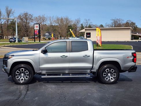 Used 2024 Chevrolet Colorado Z71 w/ Z71 Convenience Package 2 image 2
