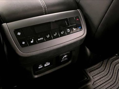 Used 2022 Nissan Pathfinder Platinum AWD/4WD image 34